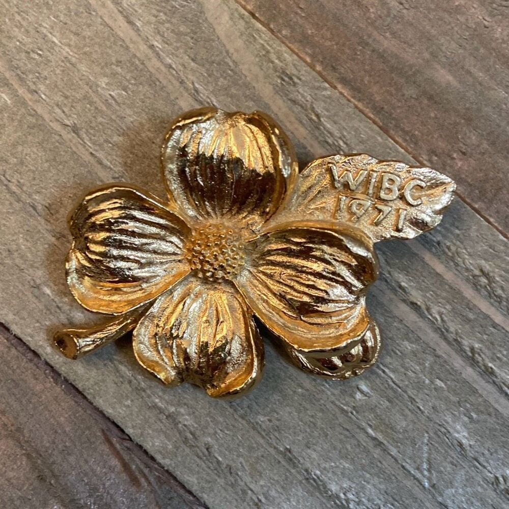 Vintage 1971 WIBC Women’s International Bowling Congress Dogwood Flower Brooch - Picture 2 of 5